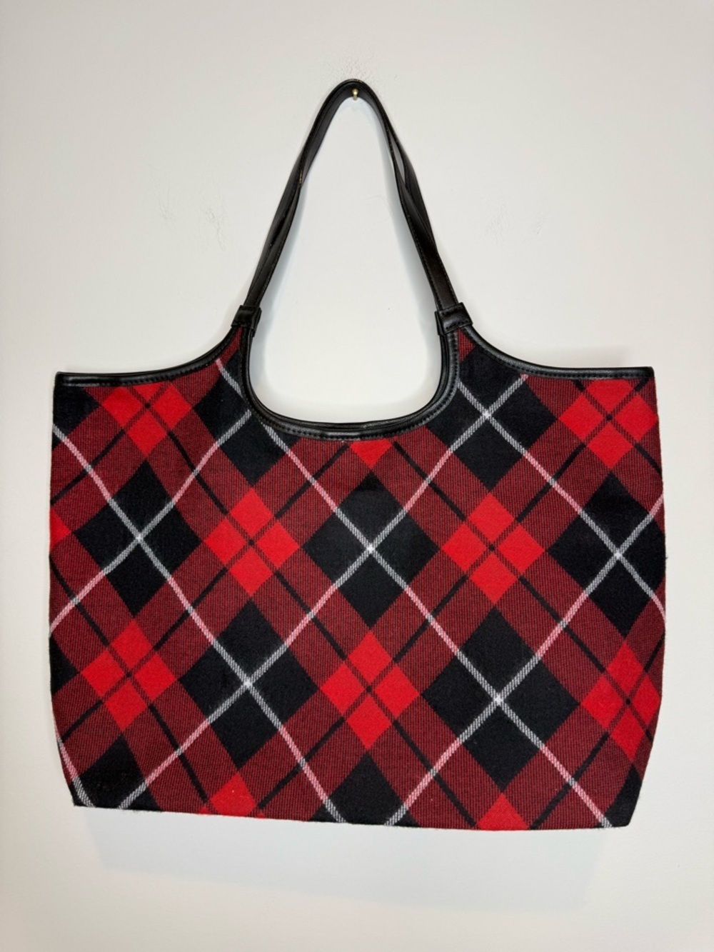 Victoria's Secret Plaid Tote Bag from the Black Friday 2023 collection - Picture 8 of 11
